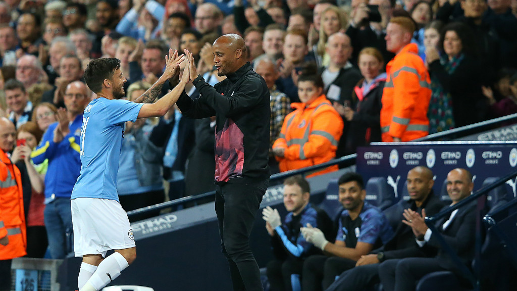 
                        David Silva foi substituído ainda no primeiro tempo
                
