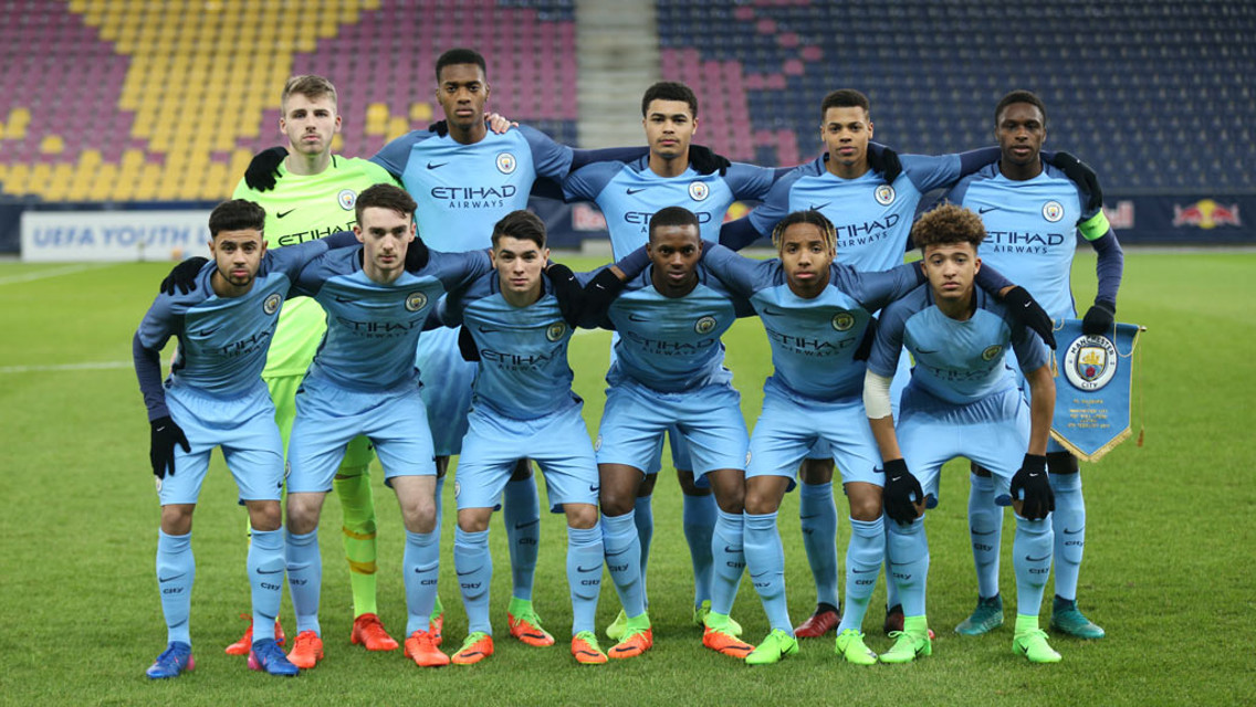 LINEUP: City's eleven pose for the traditional pre-match photo