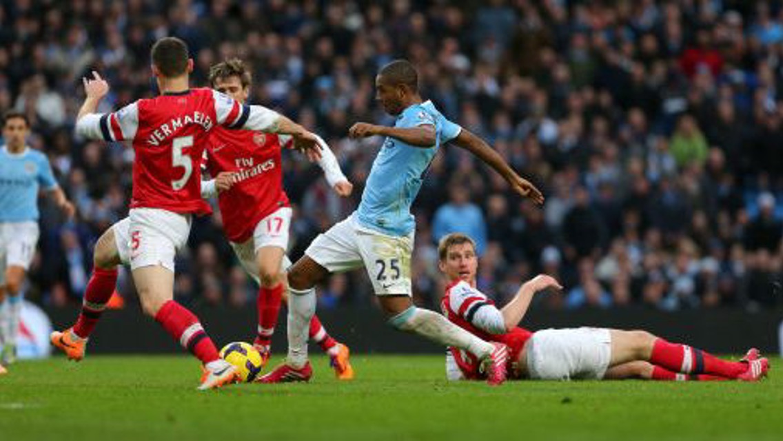 NOVE: Loucura total na partida contra o Arsenal em que o City marca 6 gols, e concede três por parte dos gunners