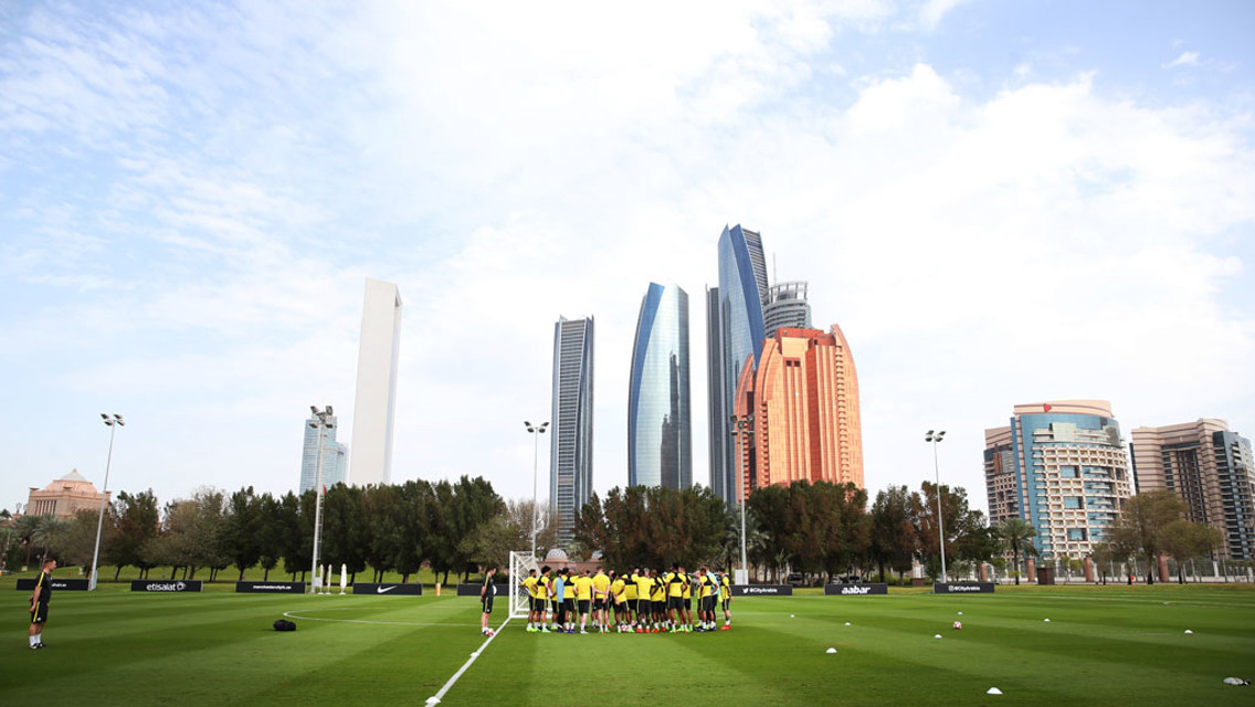HIGH RISE: City in warm weather training