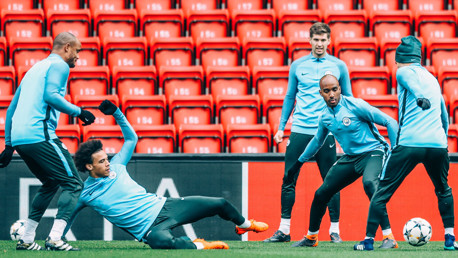 SLIDE: Leroy Sane in training.