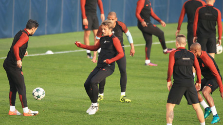IN THE MIDDLE: Aleix Garcia is the man in the middle during open training.
