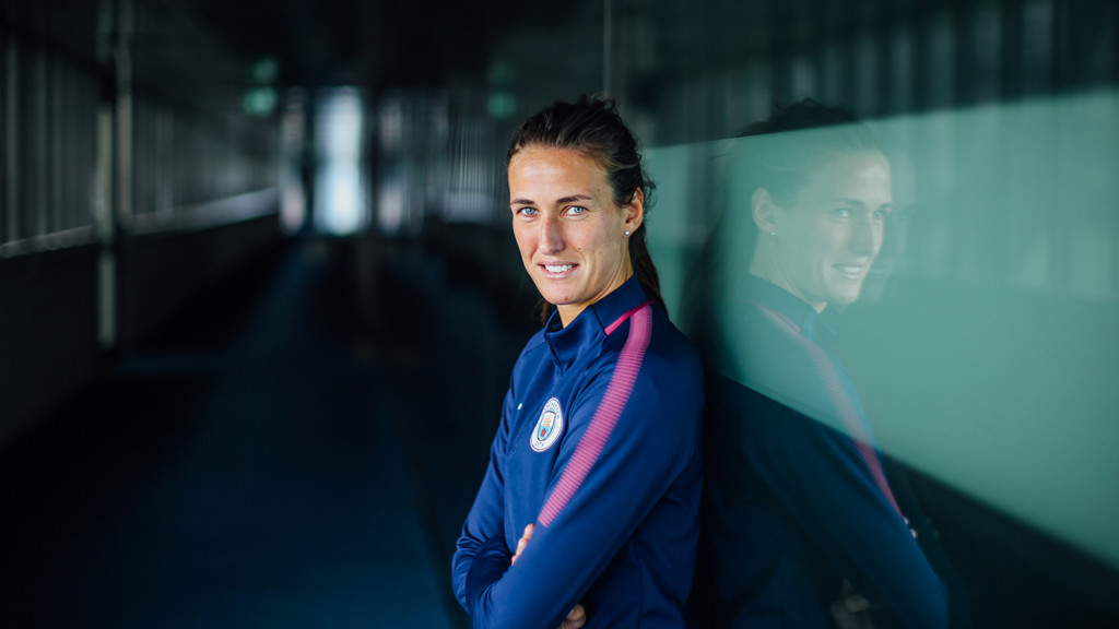 Scott signs new contract