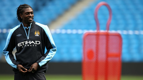 Adebayor stetching prematch