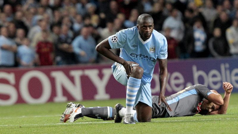 Yaya Getting up after tackle Napoli