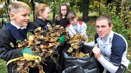CITC Richard Dunne gardening 0809