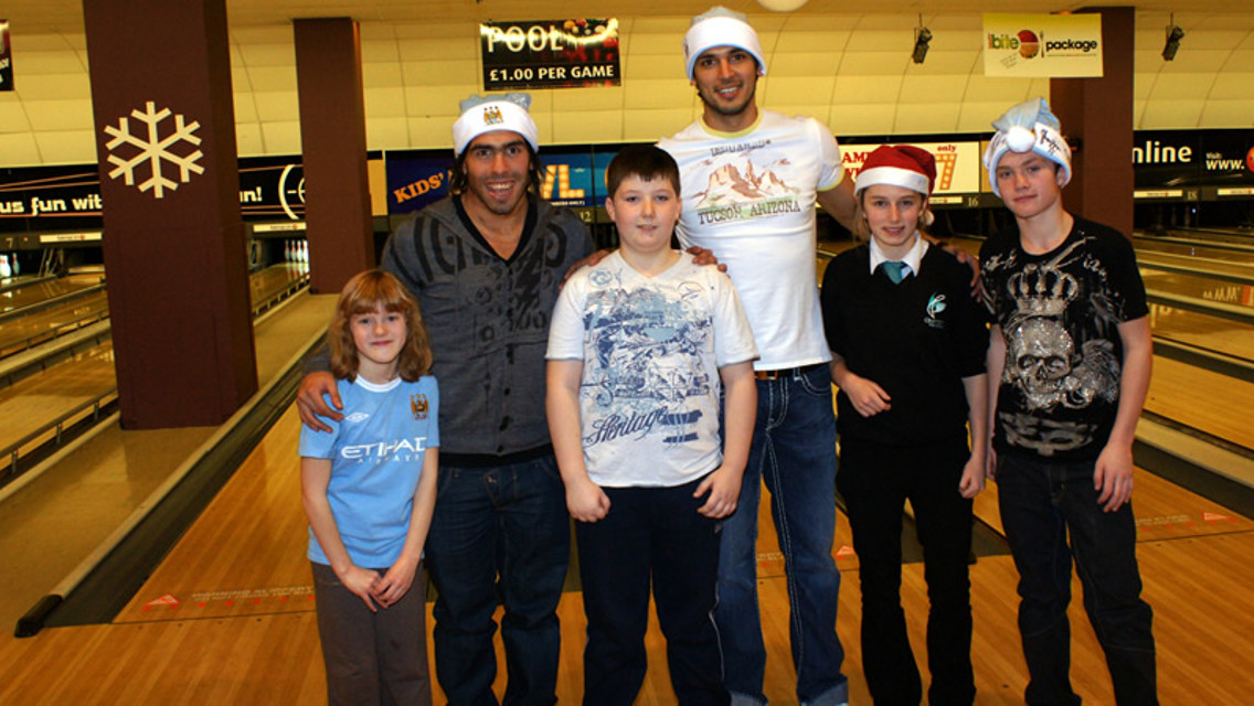 Carlos Tevez and Roque Santa Cruz at Xmas 2009 bowling event with children
