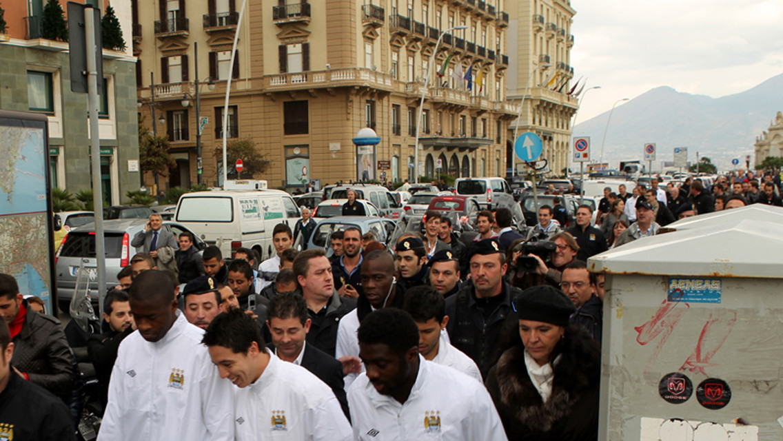 Mario mobbed by fans 1