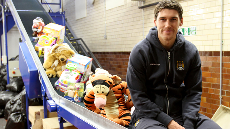 Gareth barry helps launch the christmas toy appeal