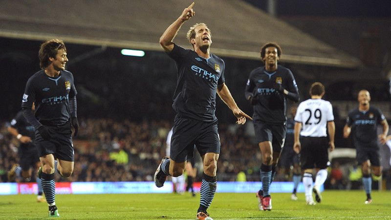 pablo celebrates his goal at the 3 1 win over fulham