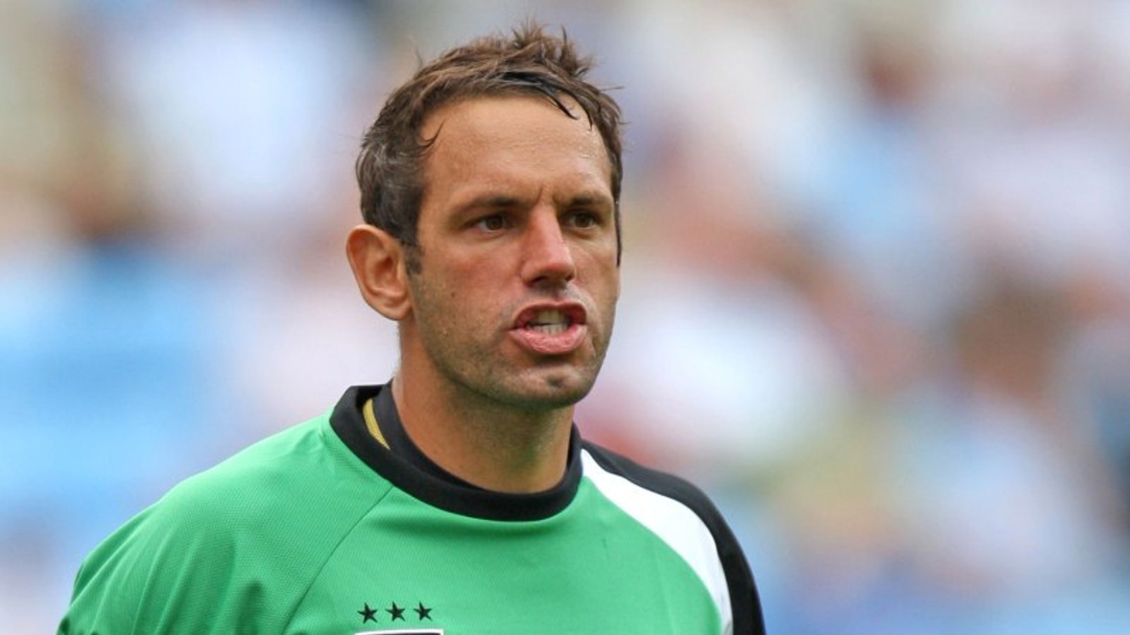 Richard Wright assina por mais um ano