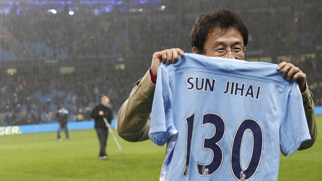 Holding image sun jihai