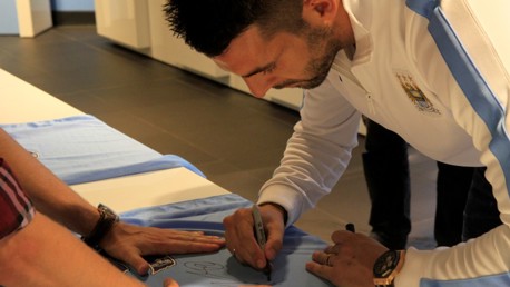 Alvaro Negredo: Signing day