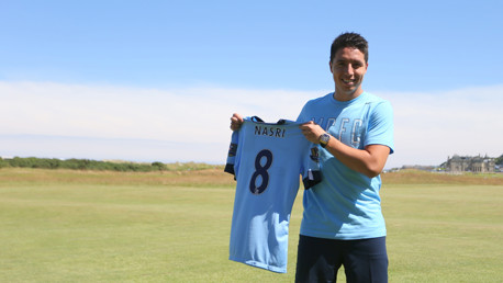Nasri assina com o City por mais 5 anos