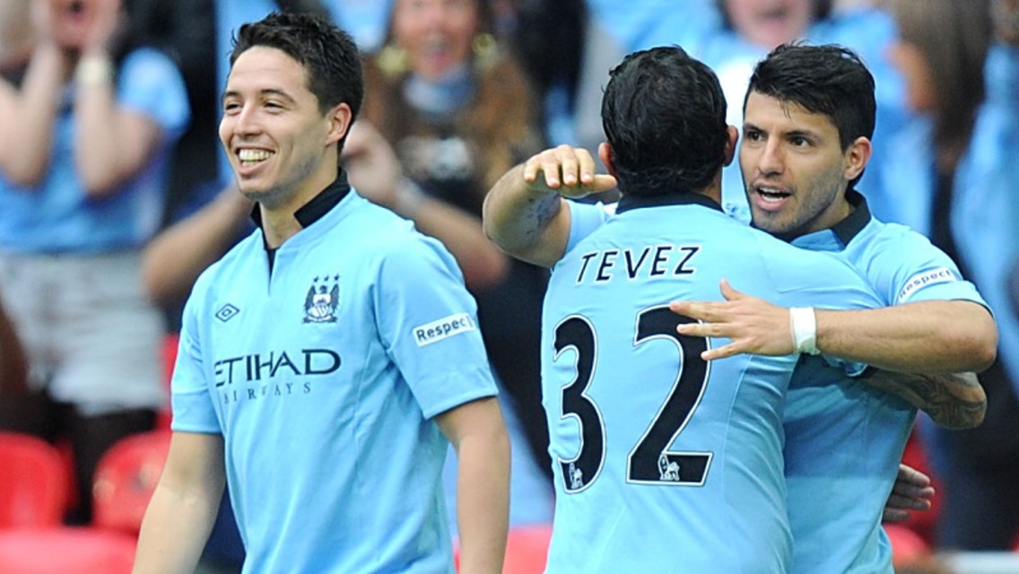 Aguero a um hat-trick de Tévez