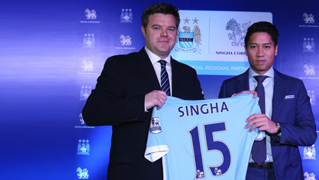 Damian Willoughby, Vice President, Director of Partnerships, APAC, City Football Marketing and Bhurit Bhirombhakdi, MD of Singha Corporation Co., Ltd 