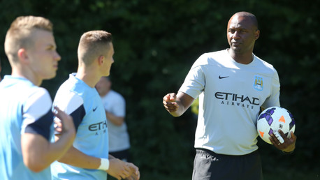 Patrick Vieira coaching in Oberndorf MF3B2150