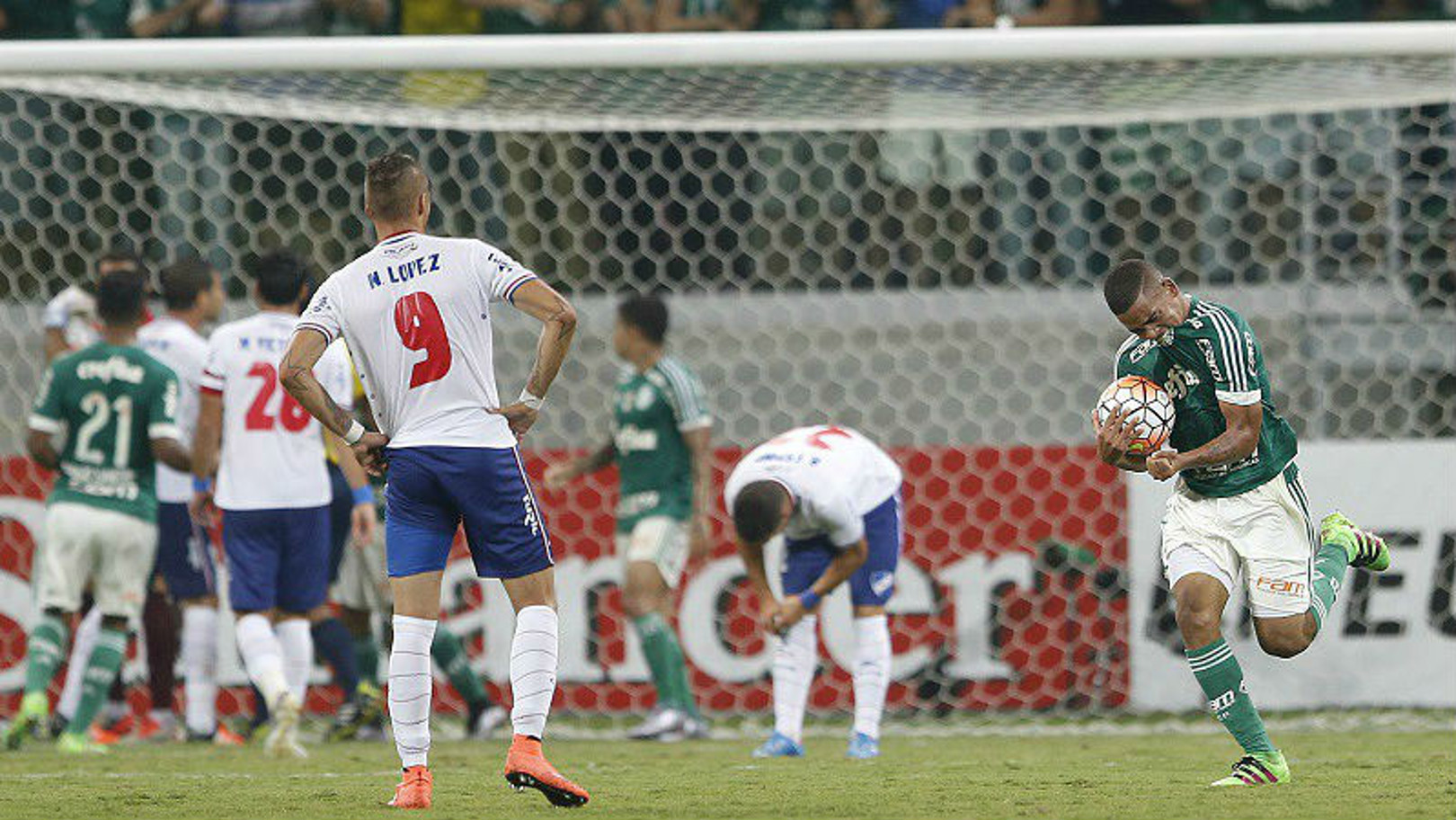 Campeão, Gabriel Jesus é eleito o craque do Brasileirão