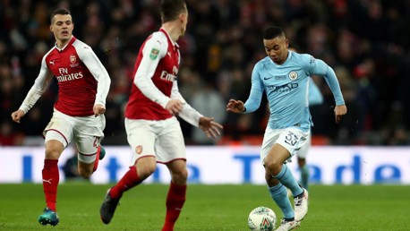 Gabriel Jesus celebra primeiro troféu com o City! 