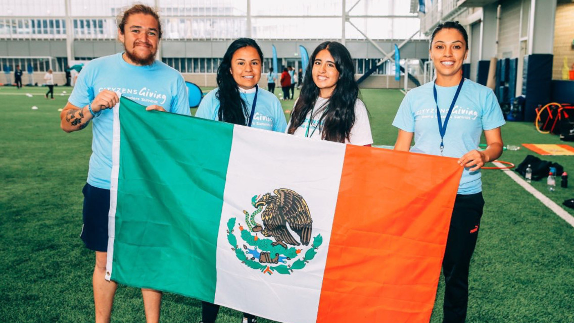 LÍDERES. Algunos de los jóvenes venidos a Manchester desde México.