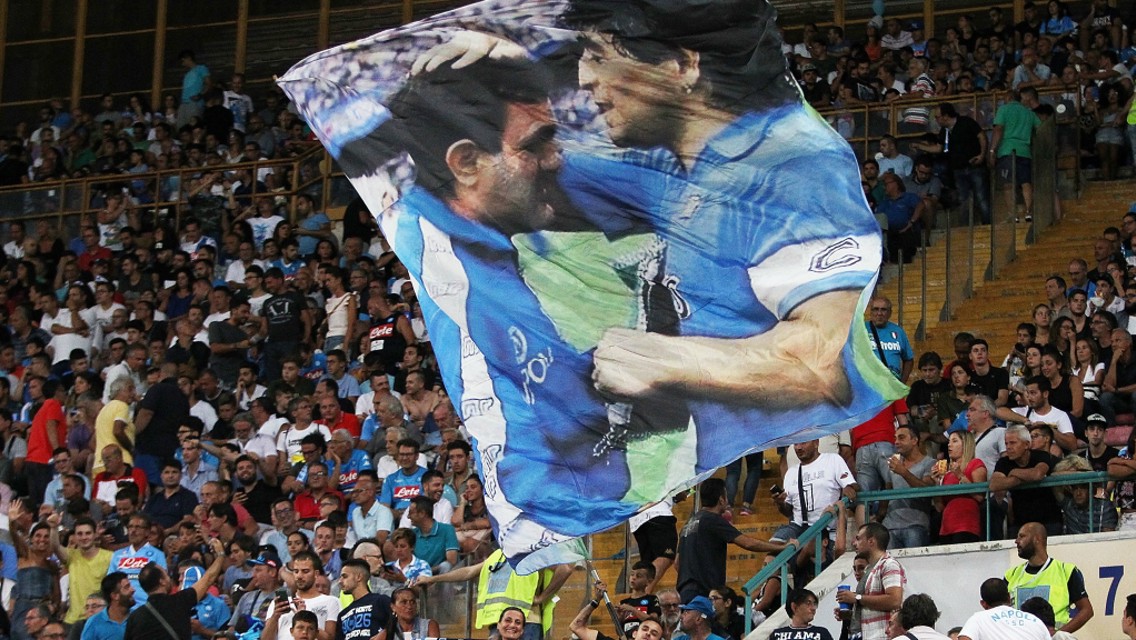 NÁPOLES. San Paolo disfruta del mejor fútbol desde los tiempos de Maradona.