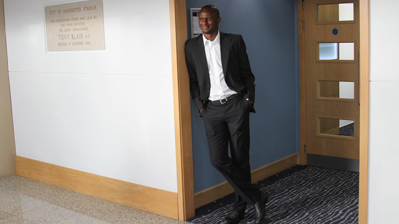 Sa pic3 look whos waiting to show him round the stadium