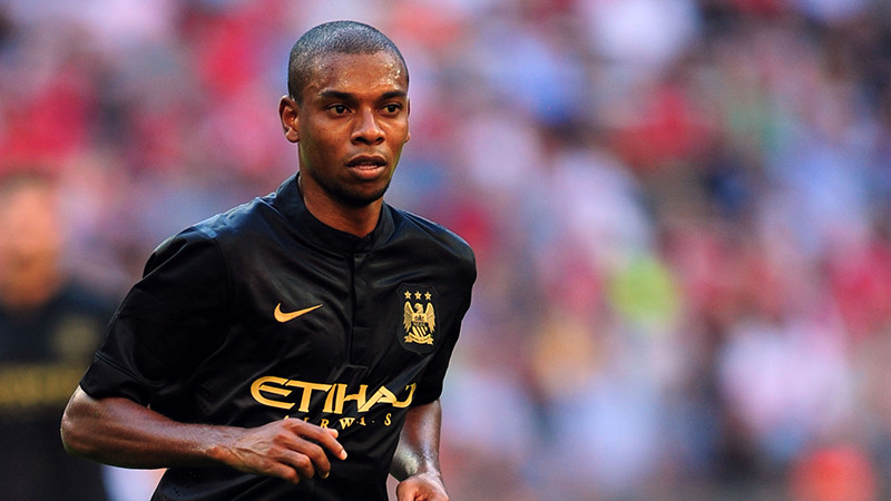 Fernandinho in away kit LEFT PA-17205126