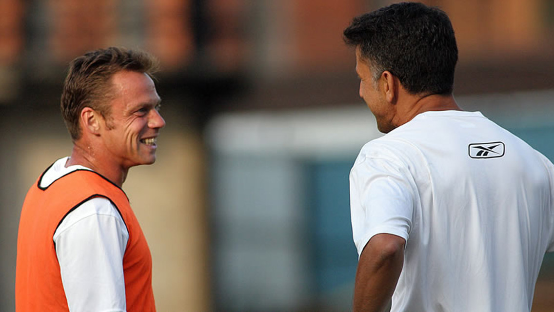 Paul Dickov training 0607