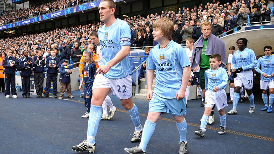 Richard Dunne leads team out of tunnel 0708