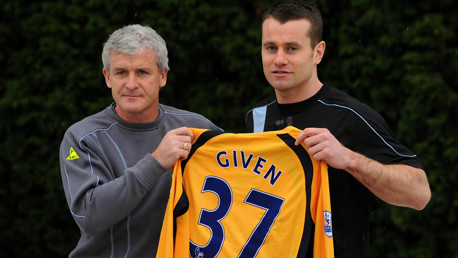 Mark Hughes with Shay Given new signing 0809