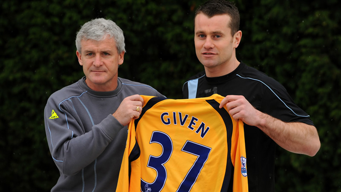 Mark Hughes with Shay Given new signing 0809