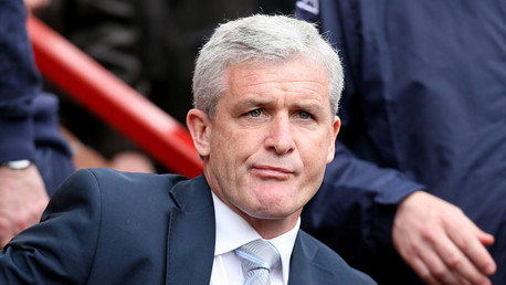 Mark Hughes vs Manchester United 0809