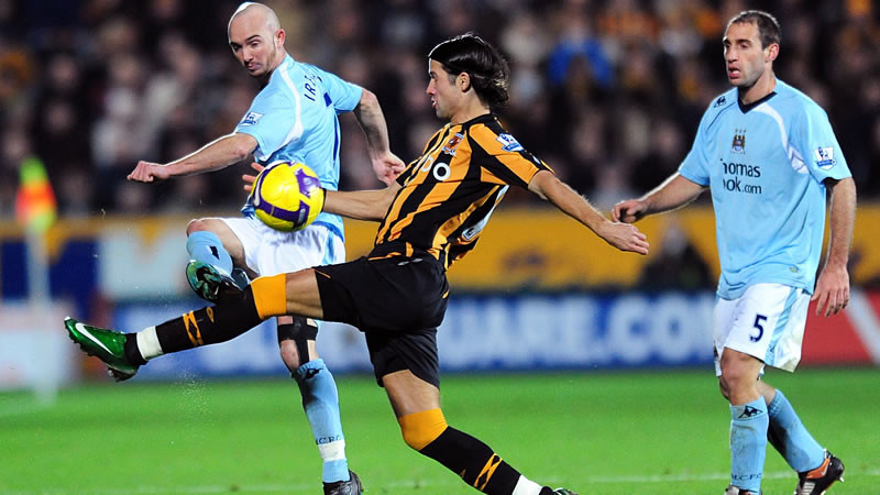 Stephen Ireland and Pablo Zabaleta vs Hull 0809