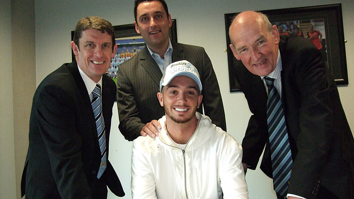 Stephen Ireland with Brian Marwood, Agent, Bernard Halford at new contract signing 0809