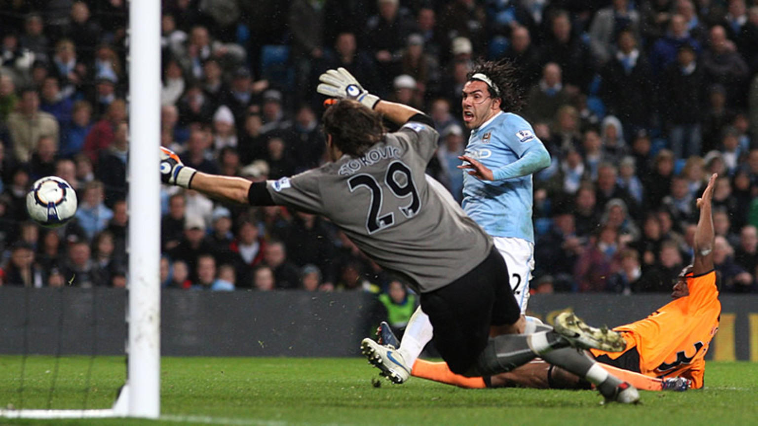 Tevez scores the second goal