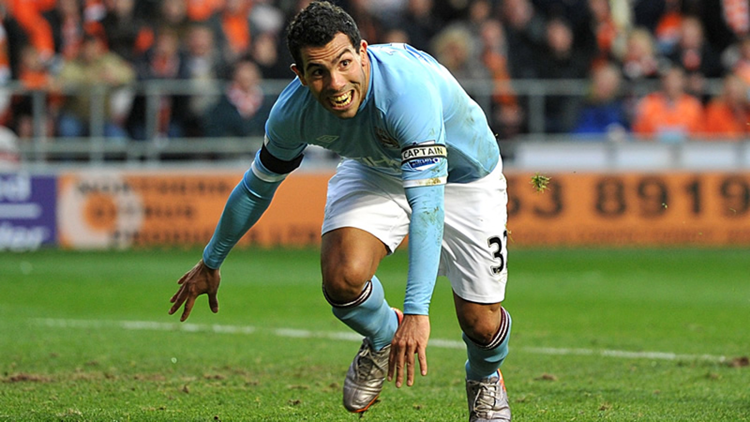 Tevez Celebrates Blackpool2