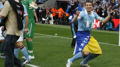 dzeko celebrates on the pitch