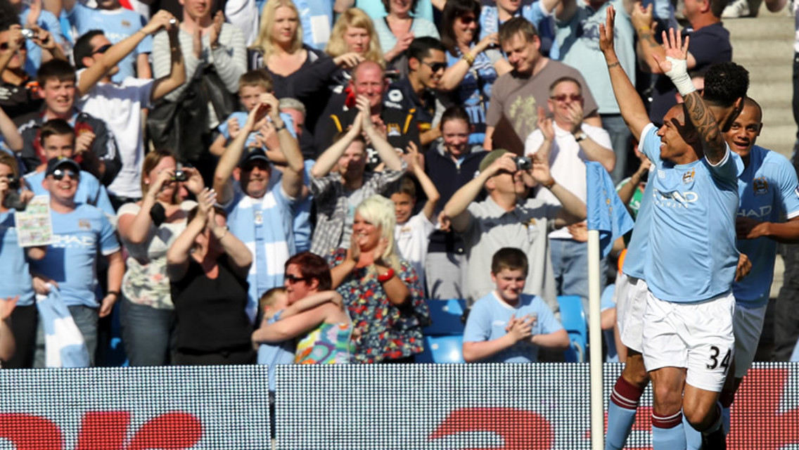 dejong celebrates westham3