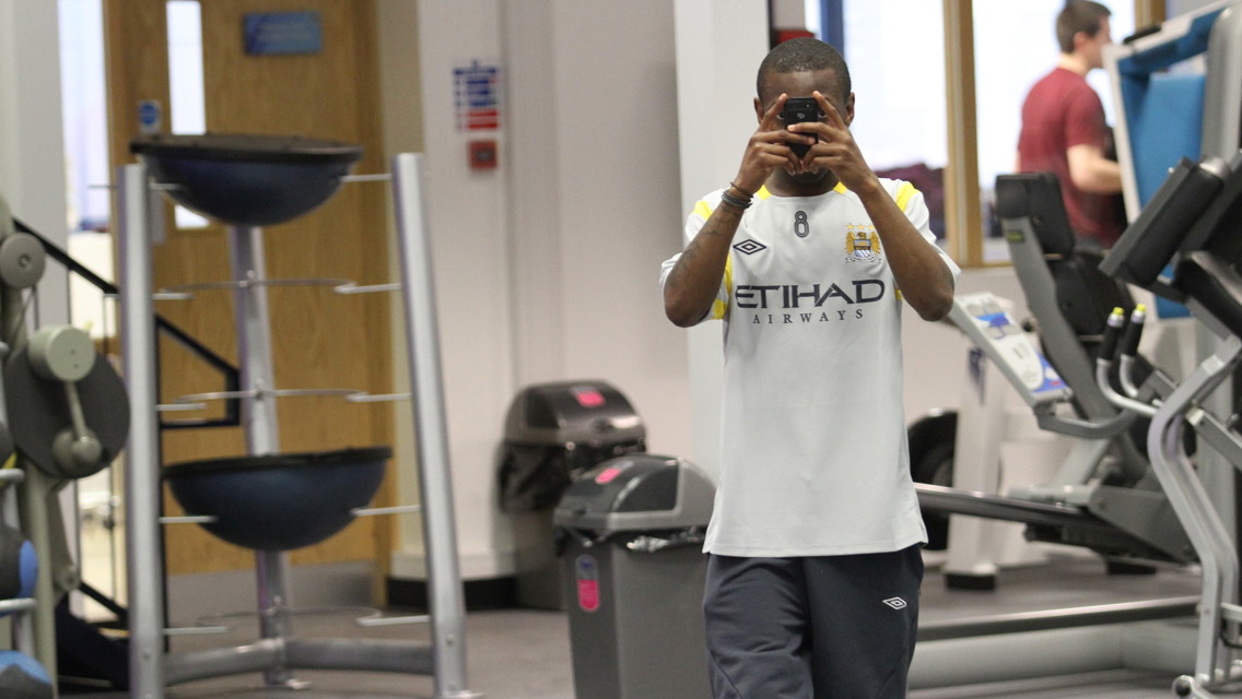 SWP tries to snap me on his blackberry snapping him