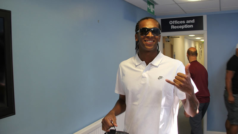 Jo arrives in sunshine mood at carra