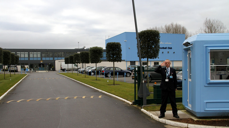 Mike has no one to greet