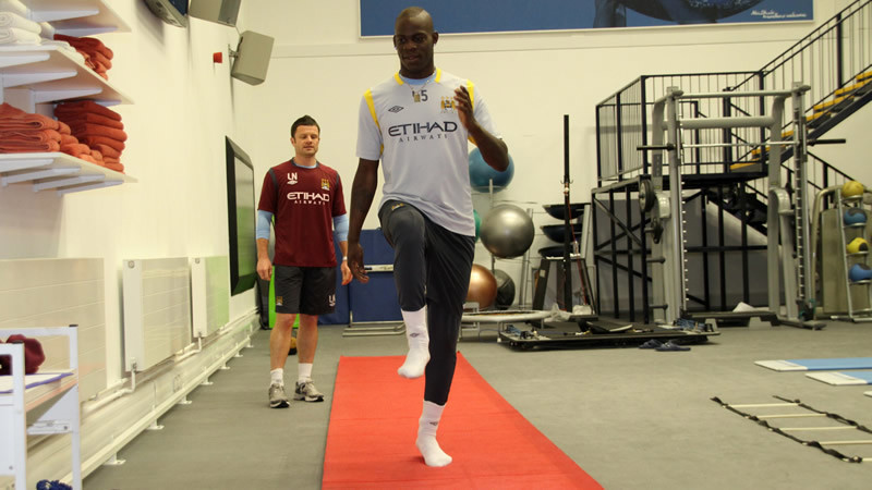 Mario Doing the funny red carpet walk