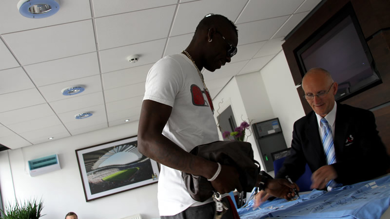 Mario Arrives for training