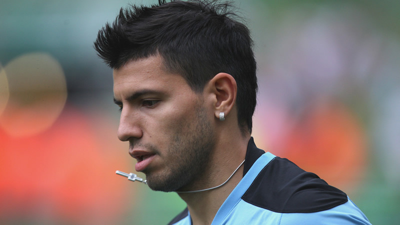 Sergio Aguero Warms up