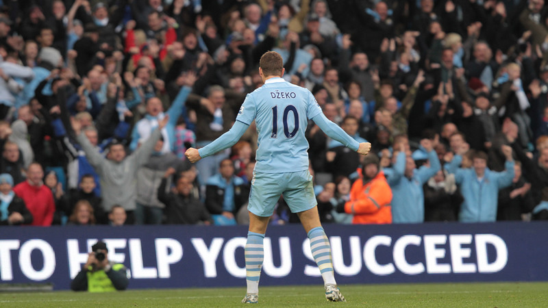 Dzeko Celebrates to the crowd