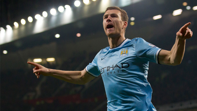 Edin-celebrating-under-the-lights-of-Old-Trafford-PA-19390379.jpg