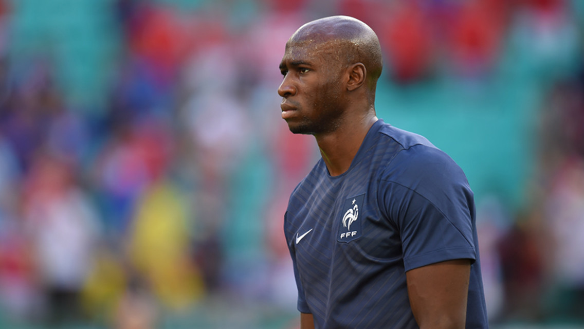 Eliaquim Mangala assina pelo City