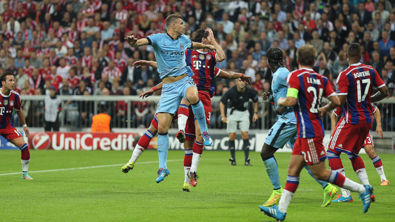 web-edin-Flying-Dzeko.jpg