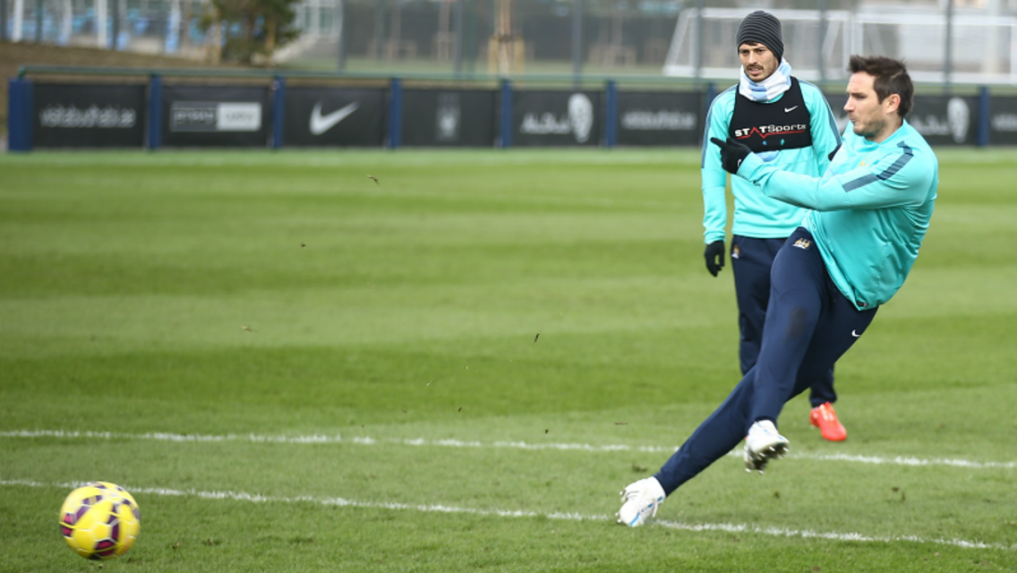 Lampard dando uma masterclass de remates 