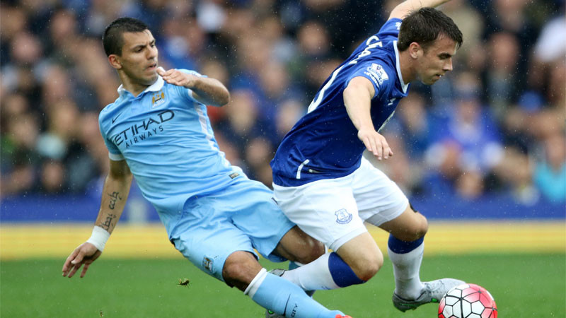 web-Sergio-tackles-Coleman